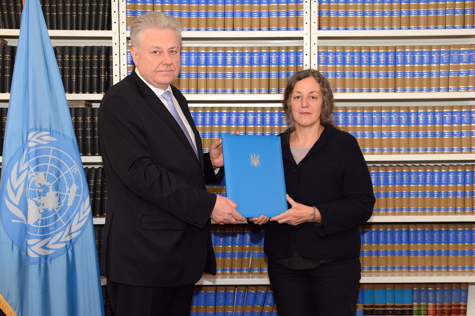 Volodymyr Yelchenko transmitted an original Instrument of ratification by Ukraine of the Protocol on Pollutant Release and Transfer Registers