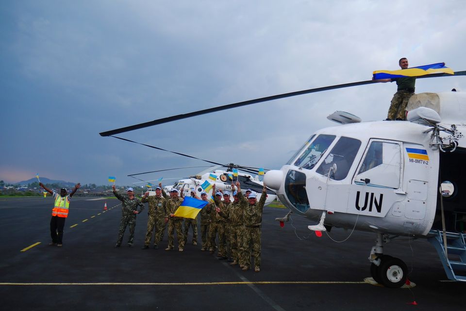 Українські військовослужбовці в ДР Конго вперше замінили редуктор до вертольота в умовах джунглів